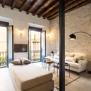 Oak & Sandstone Studio - Space Maison 세비야